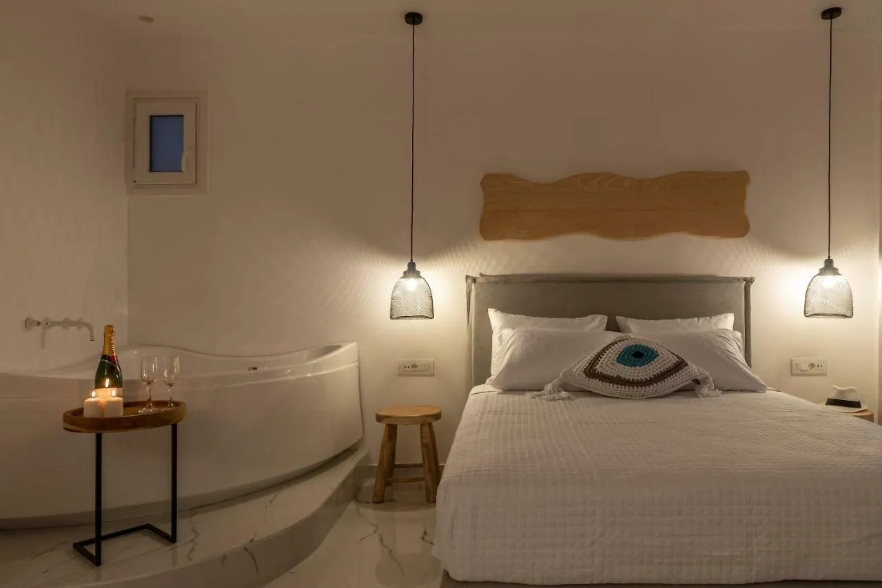 Central Suites Mykonos Town 2*,